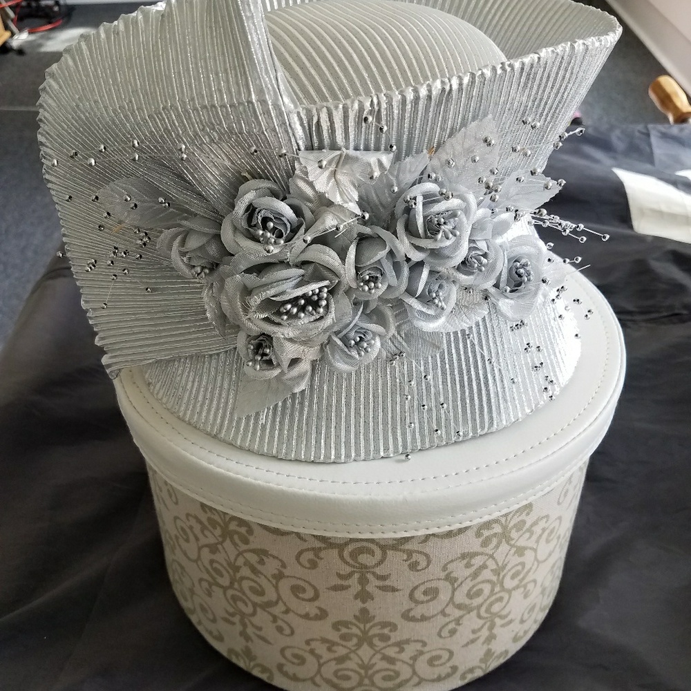 HAT - Picture 1 of 2